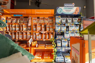 Estanterías de pienso para perro y gato